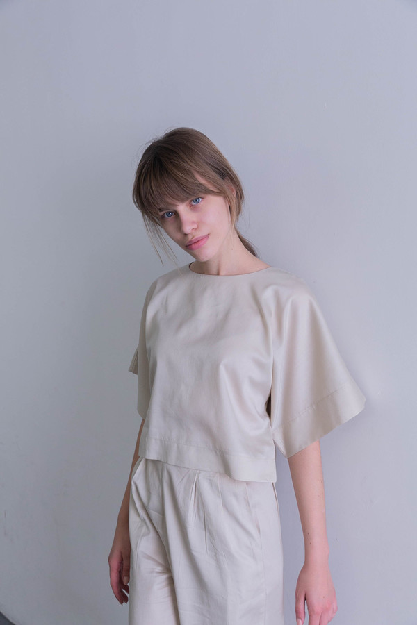 BLACK CRANE PETAL TOP - CREAM BLACK CRANE PETAL TOP - CREAM