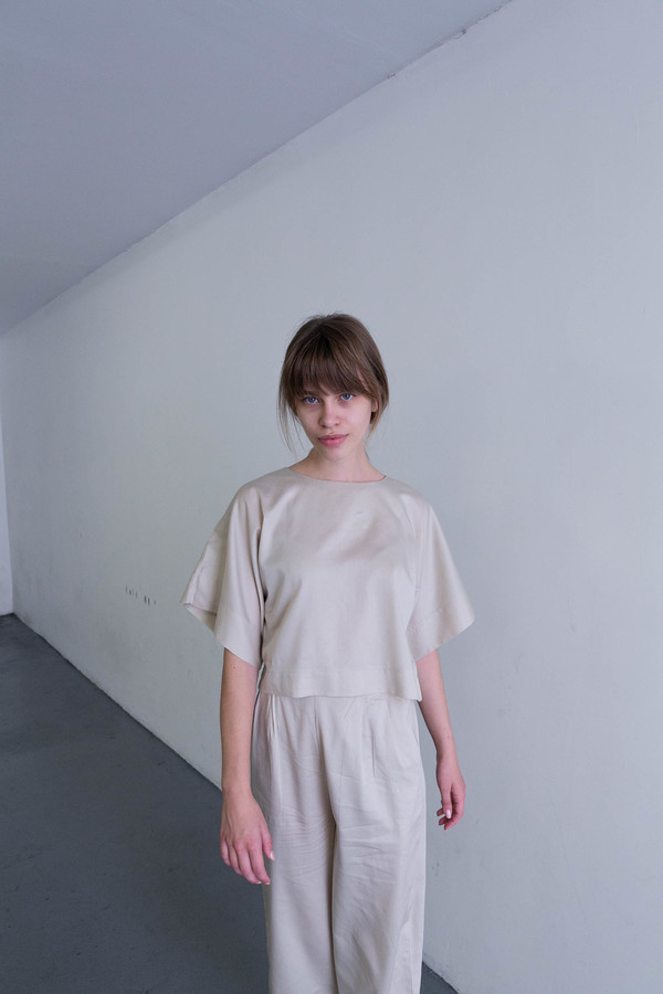 BLACK CRANE PETAL TOP - CREAM BLACK CRANE PETAL TOP - CREAM