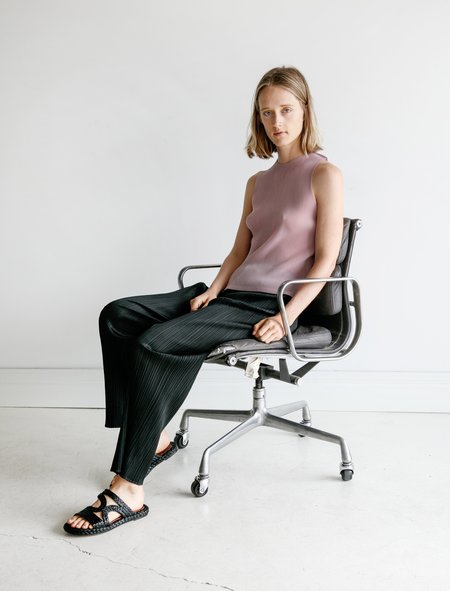 Issey Miyake Trunk Show Hatching Pleats Pants - Black
