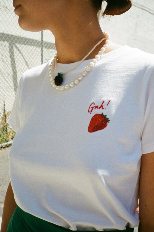 lisa says gah ❤︎ strawberry Tシャツ Lisa Says Gah Gah Strawberry Embroidery Tee | Garmentory