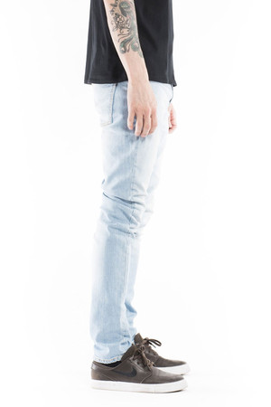 lean dean cirrus sky