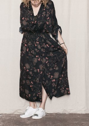 Berenik RAYON LONG SUMMER DRESS/COAT - printed black/rust Berenik RAYON LONG SUMMER DRESS/COAT - printed black/rust