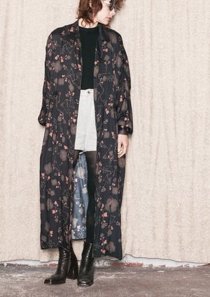 Berenik RAYON LONG SUMMER DRESS/COAT - printed black/rust Berenik RAYON LONG SUMMER DRESS/COAT - printed black/rust
