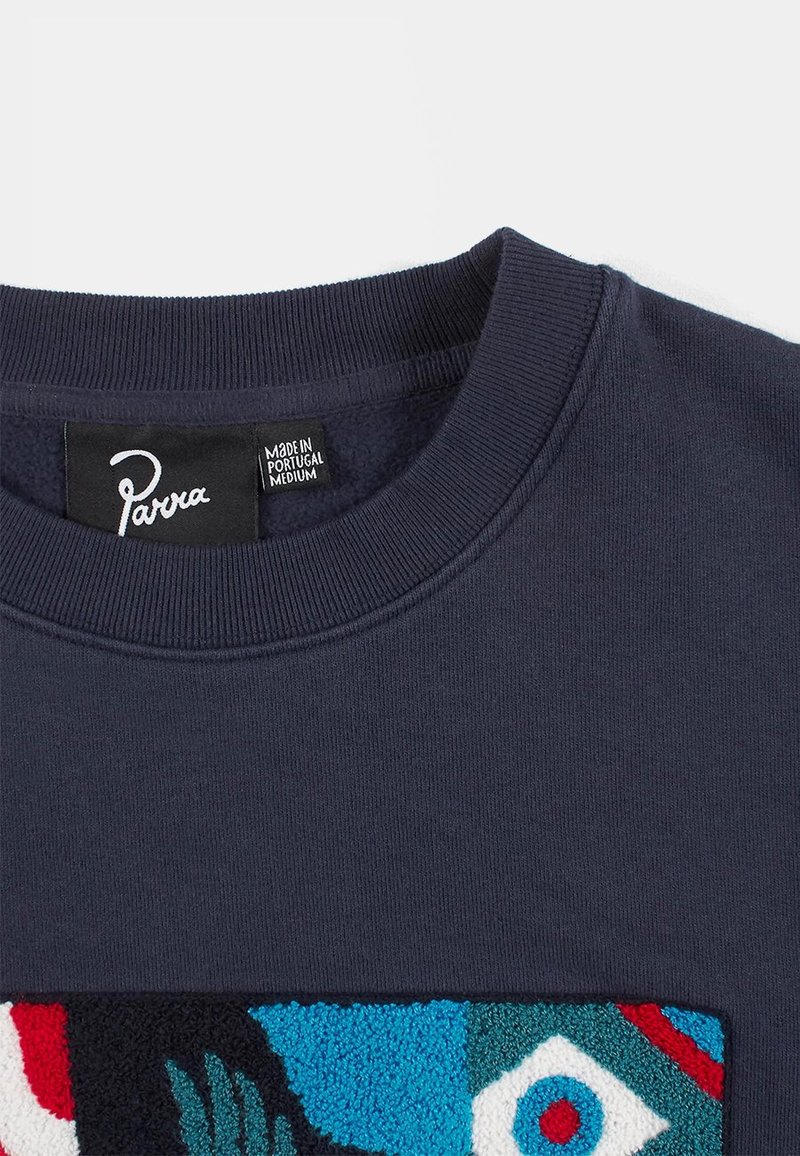 スウェット by Parra / Grab The Flag Crew Neck Sweat BY PARRA Grab The Flag Crew Neck Sweater - navy blue | Garmentory