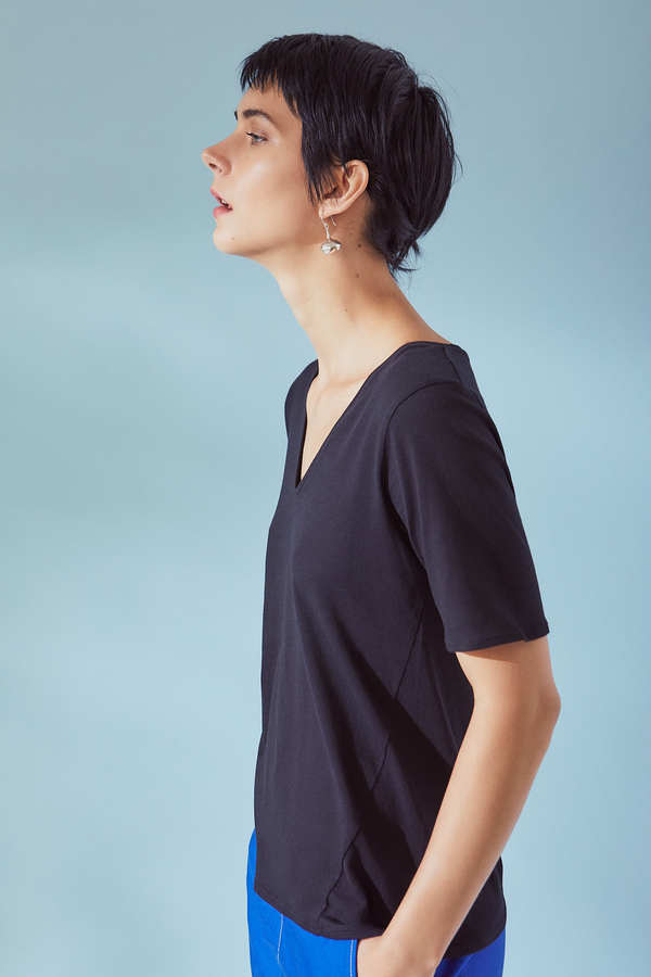Kowtow V Tee Kowtow V Tee