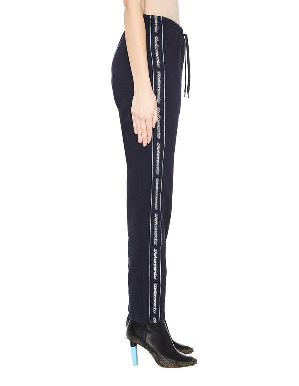 その他 vetements SIDE TAPE LOGO SWEAT PANTS Vetements Logo Tape Sweatpants - Navy Blue | Garmentory