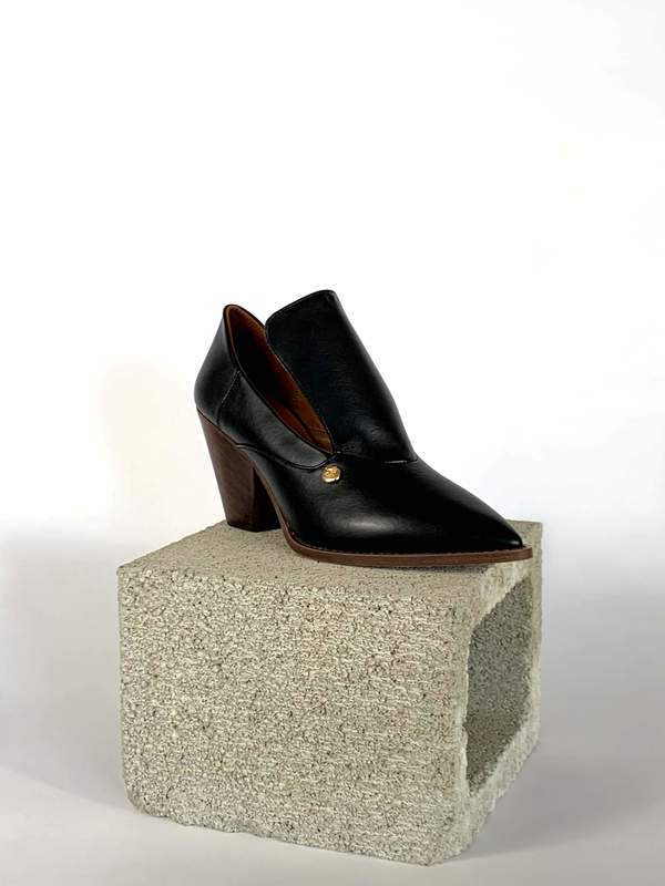 Taylor + Thomas Marianne Shoes - Black Taylor + Thomas Marianne Shoes - Black