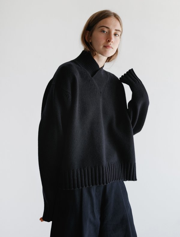 トップス STUDIO NICHOLSON KELVIN V-NECK KNIT Kelvin High V Neck Dark Navy | Garmentory