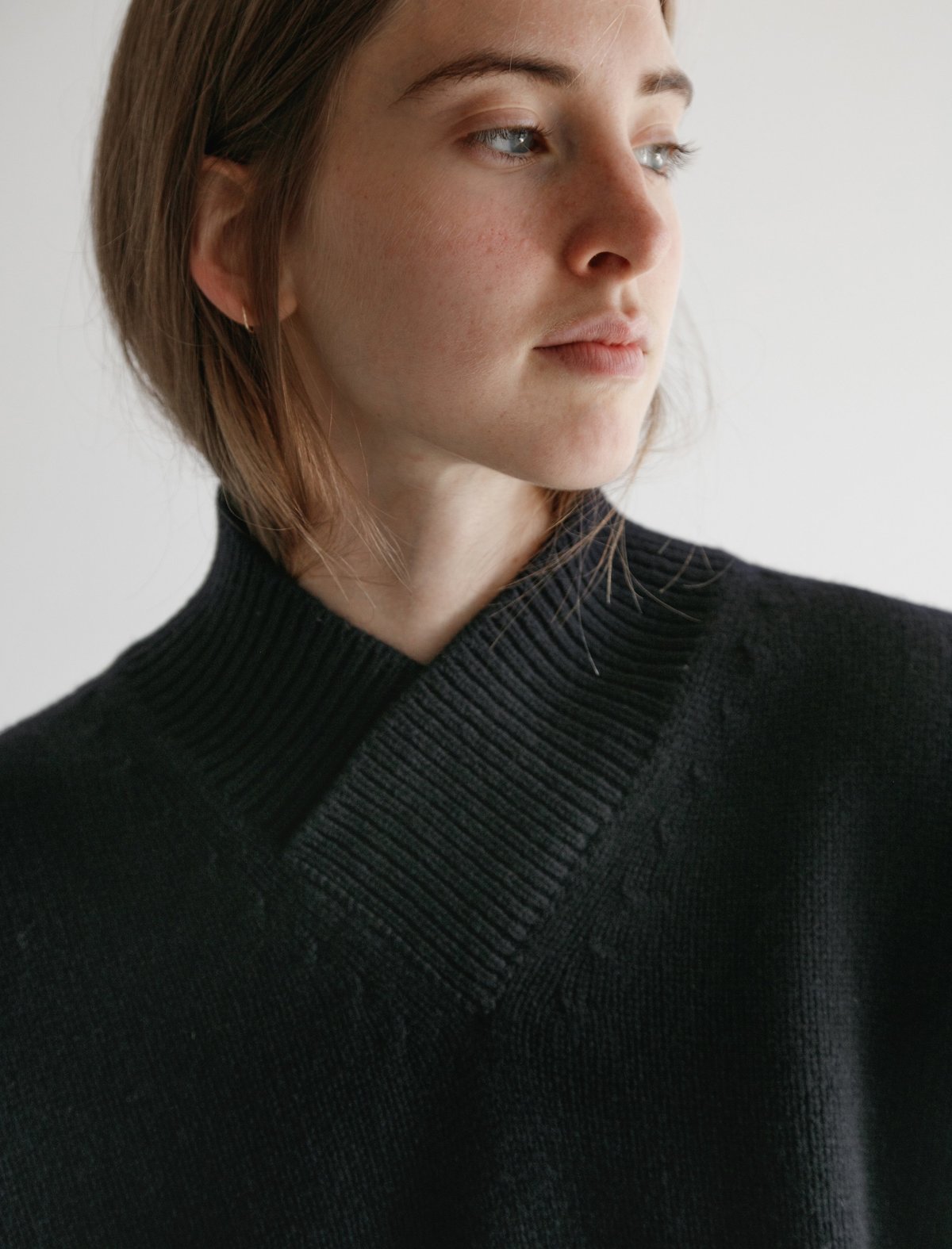 トップス STUDIO NICHOLSON KELVIN V-NECK KNIT Kelvin High V Neck Dark Navy | Garmentory