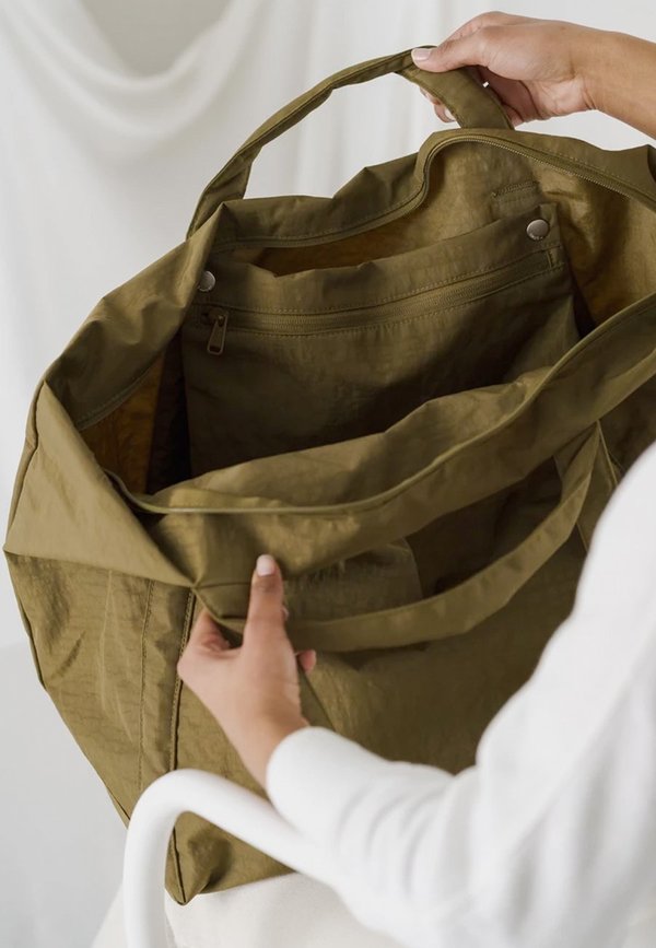 BAGGU Travel Cloud Bag - kelp | Garmentory
