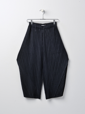 PLEATS PLEASE THICKER BOUNCE スカート 3 23SS アイテムのご紹介