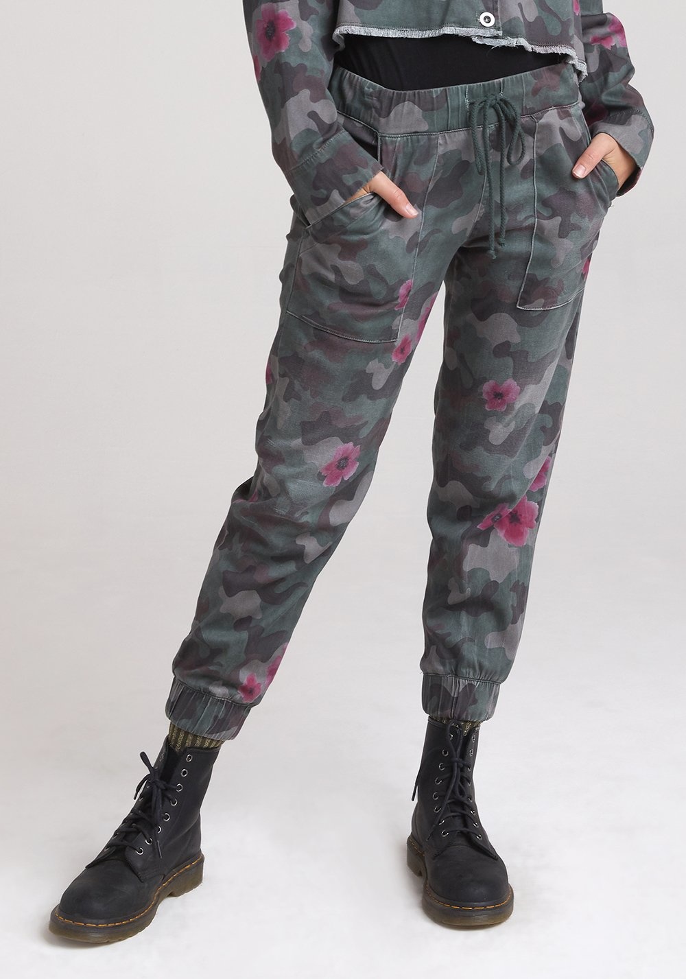 Bella Dahl Pocket Jogger - Floral Camo 