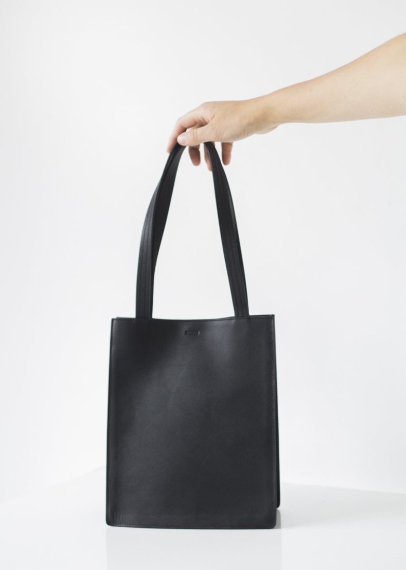 Baggu Medium Leather Retail Tote Black