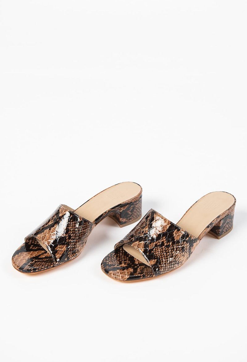 お値下げ❣️未使用　MARYAN NASSIR ZADEHヒョウ柄ミュール36 Maryam Nassir Zadeh Agatha Slide Sandal - Auburn Snake | Garmentory