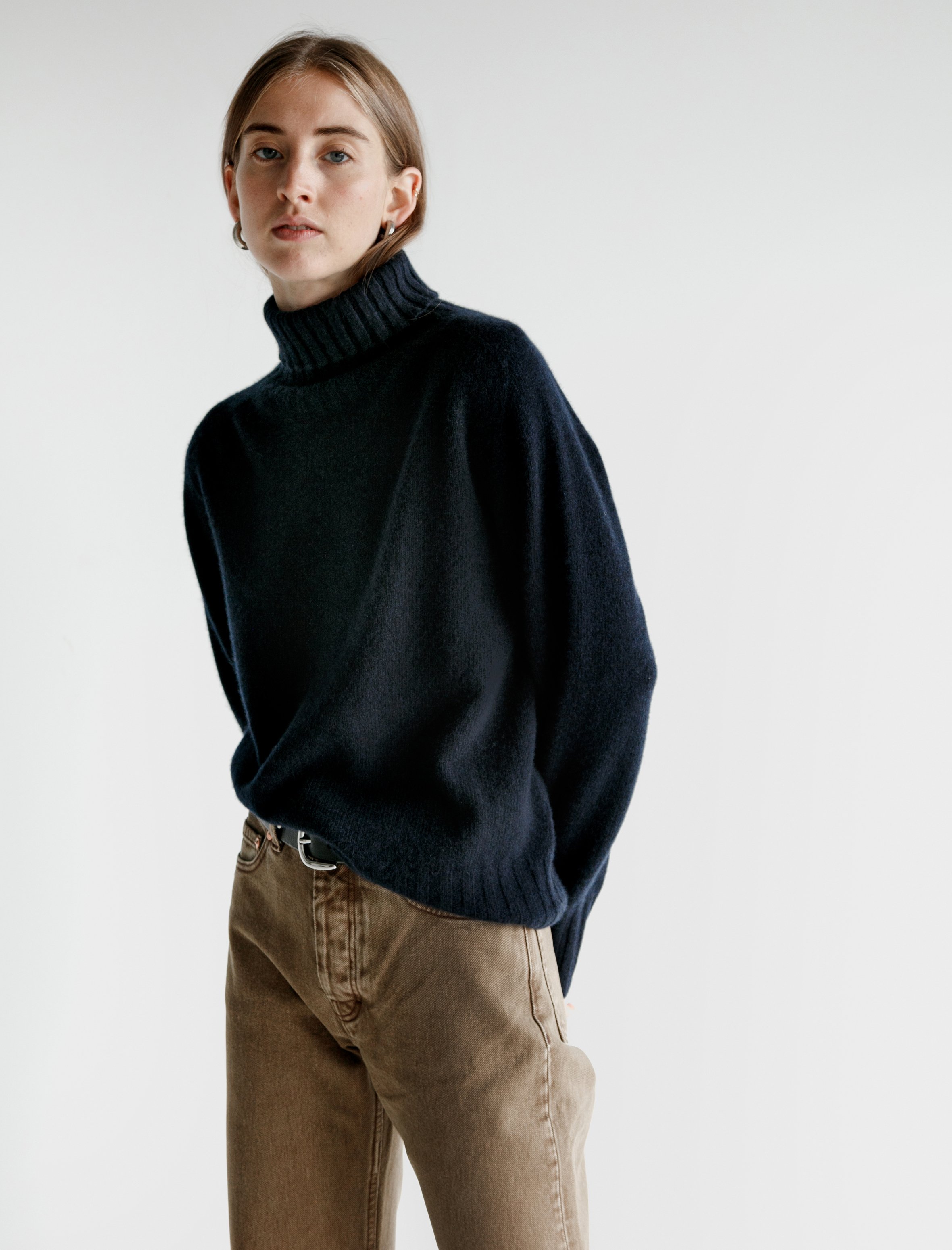 Margaret Howell Wide Rollneck Cashmere Turtleneck - Dark Navy
