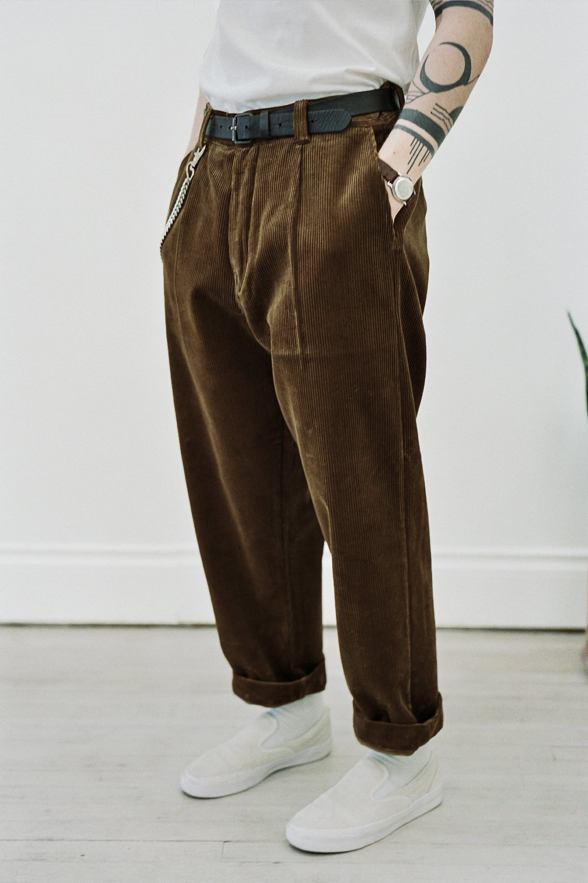 Evan Kinori Organic Cotton Corduroy Single Pleat Pant - Golden 