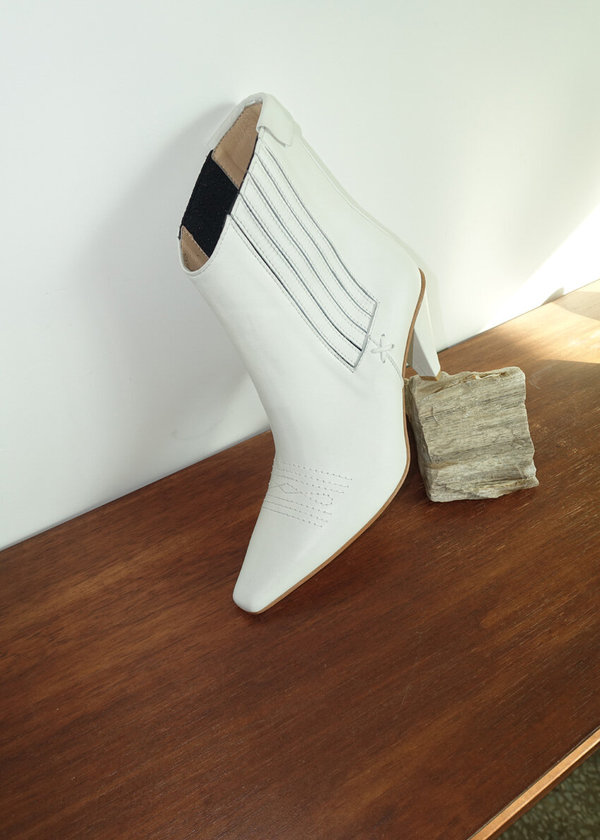 REIKE NEN Pointed Chelsea Slim Boot - WHITE