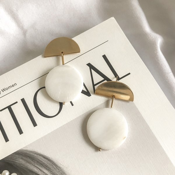 Mod + Jo Statement Earrings Tegan Minimal - 18K Gold plate/Pearl Mod + Jo Statement Earrings Tegan Minimal - 18K Gold plate/Pearl