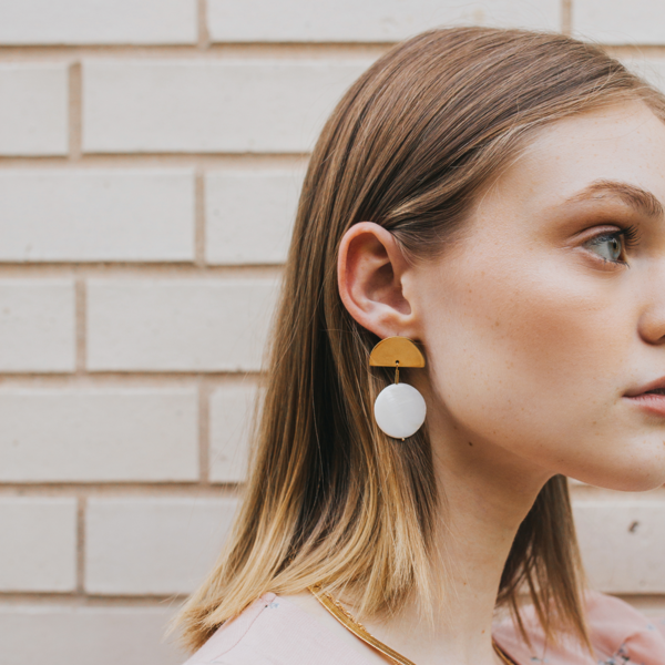 Mod + Jo Statement Earrings Tegan Minimal - 18K Gold plate/Pearl Mod + Jo Statement Earrings Tegan Minimal - 18K Gold plate/Pearl