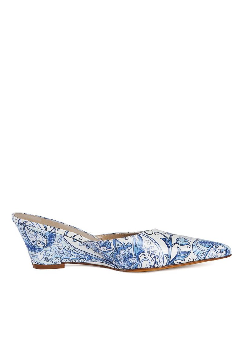 Maryam Nassir Zadeh Cleo Slide