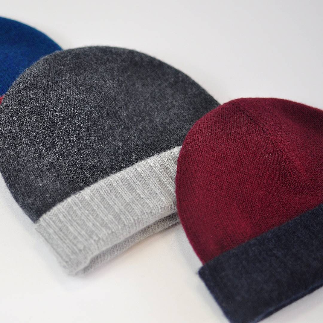 40 COLORI LARGE REVERSIBLE CASHMERE BEANIE | Garmentory display picture 3