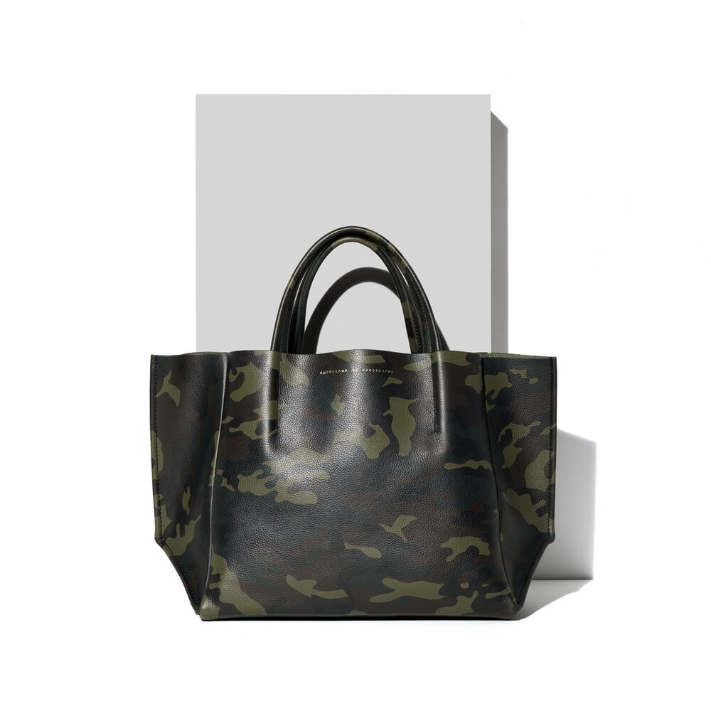 Ampersand As Apostrophe Half Tote Green Camo