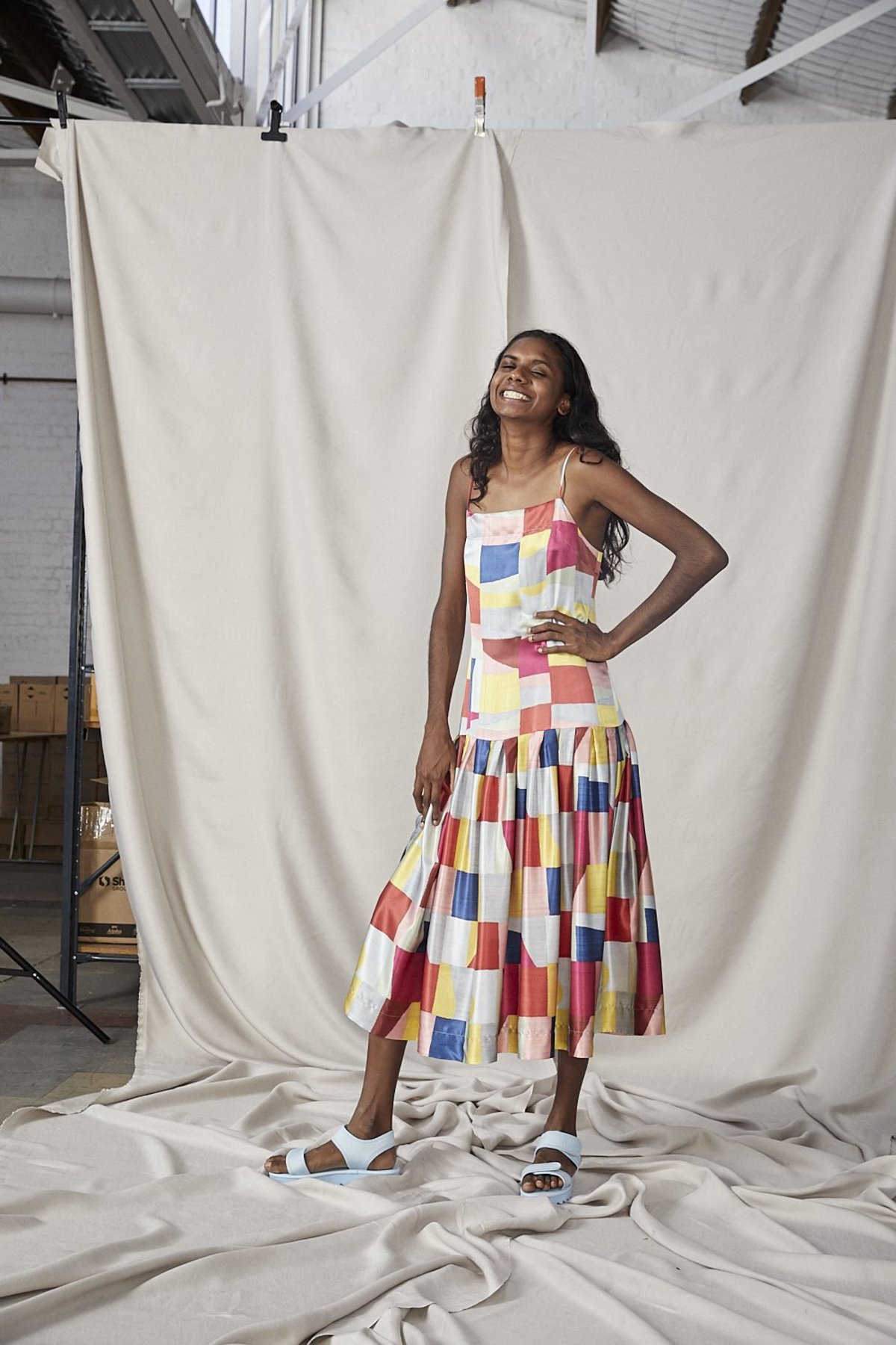 Lois Hazel Fold Drop Dress - Colourblock - Image 2 of 6