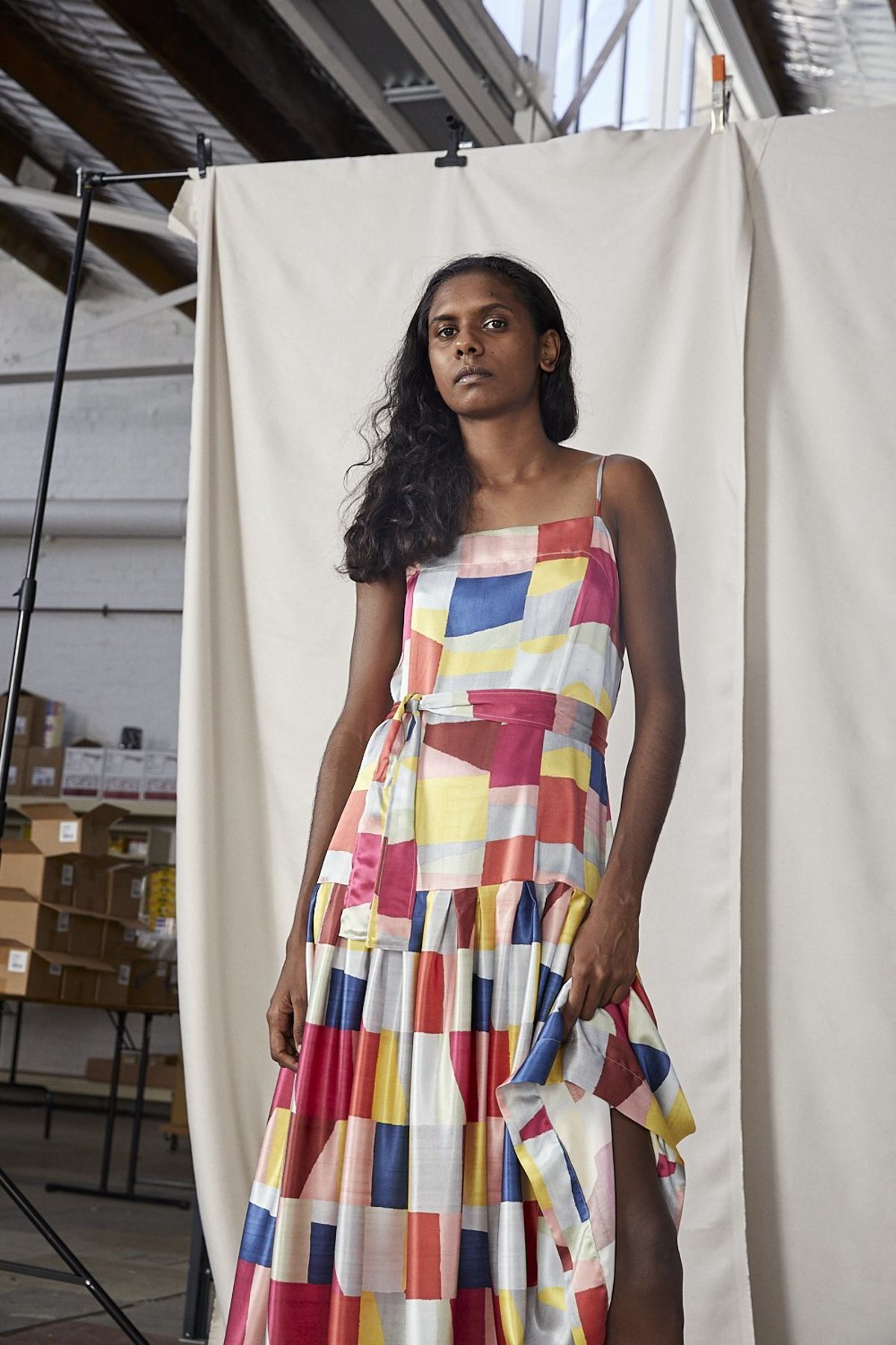 Lois Hazel Fold Drop Dress - Colourblock - Image 4 of 6