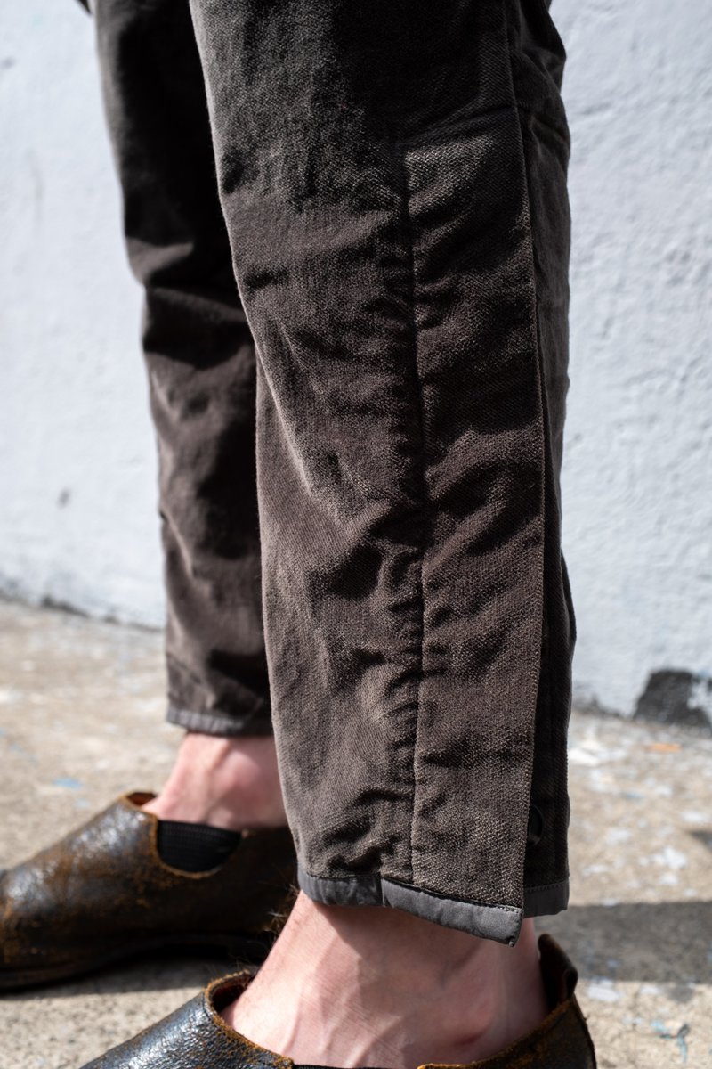 パンツ CASEY CASEY JOG JODHPUR PANT VELVET Casey Casey Velvet Jodhpur Drawstring Pant - Chrome | Garmentory