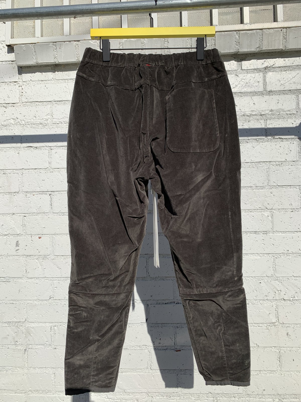 パンツ CASEY CASEY JOG JODHPUR PANT VELVET Casey Casey Velvet Jodhpur Drawstring Pant - Chrome | Garmentory