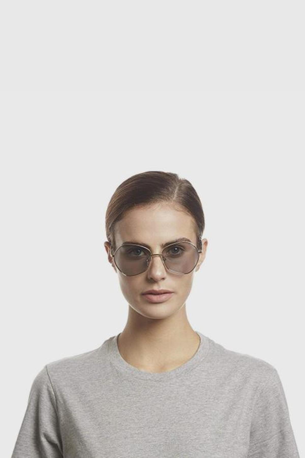 Le Specs Escadrille sunglasses The Affordable Sunglasses Celebs Love Are on Sale on Amazon  main image 2