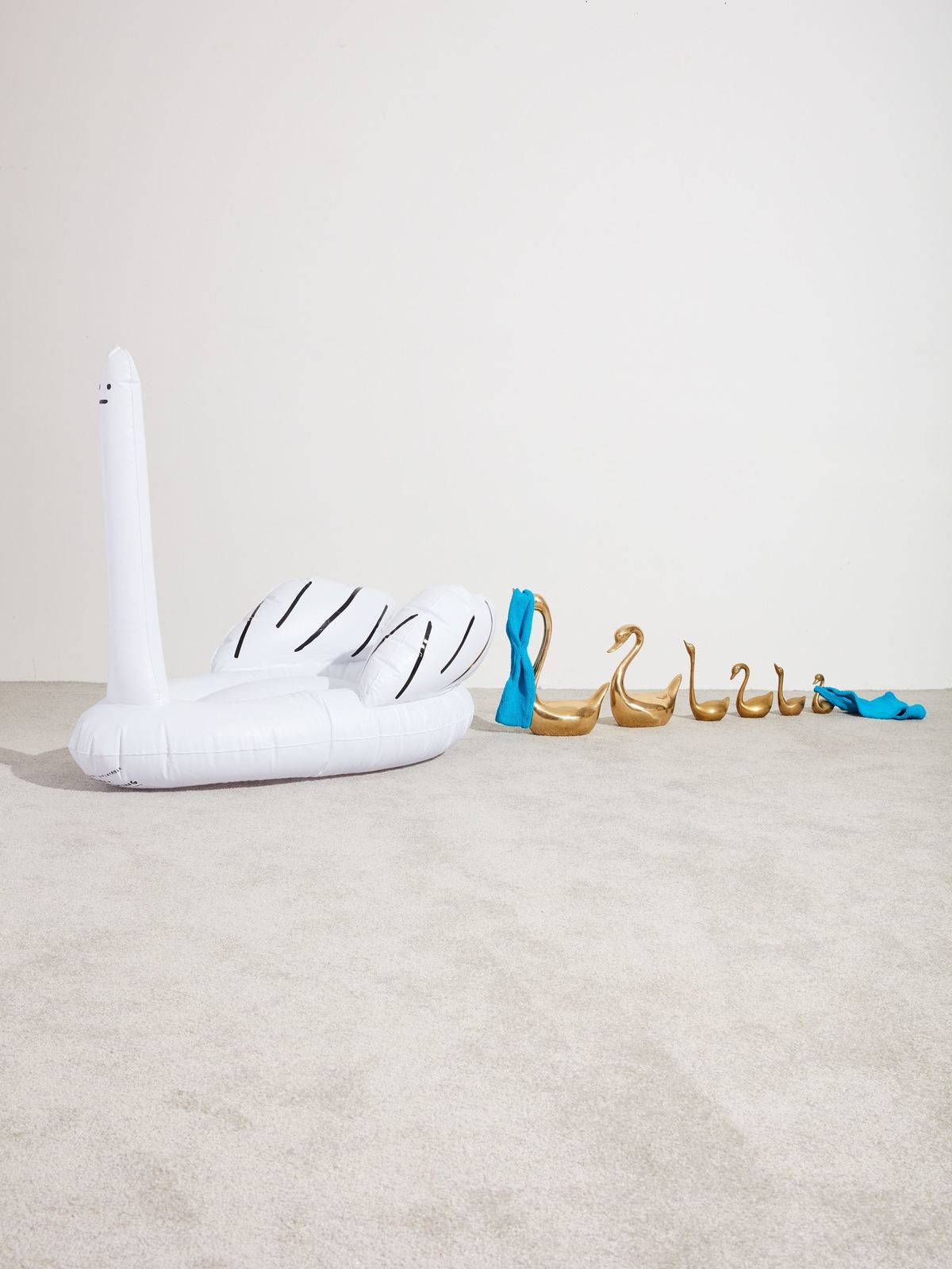 David Shrigley Ridiculous Inflatable Swan  - Image 2 of 5