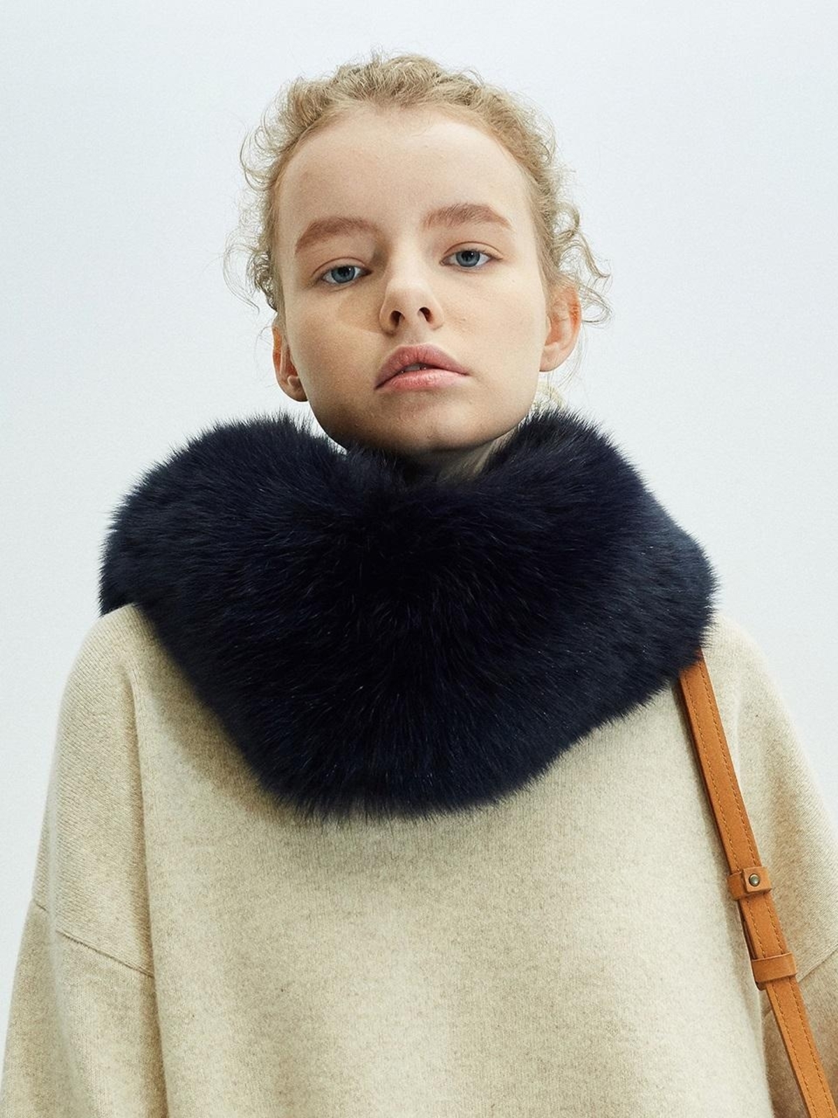 まー LA NAVE SAGA FOX MARDI MERCREDI Saga Fox Scarf - Navy | Garmentory