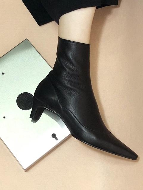 slim ankle chelsea boots