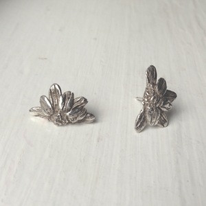 Shannon Munro Half daisy earrings Shannon Munro Half daisy earrings