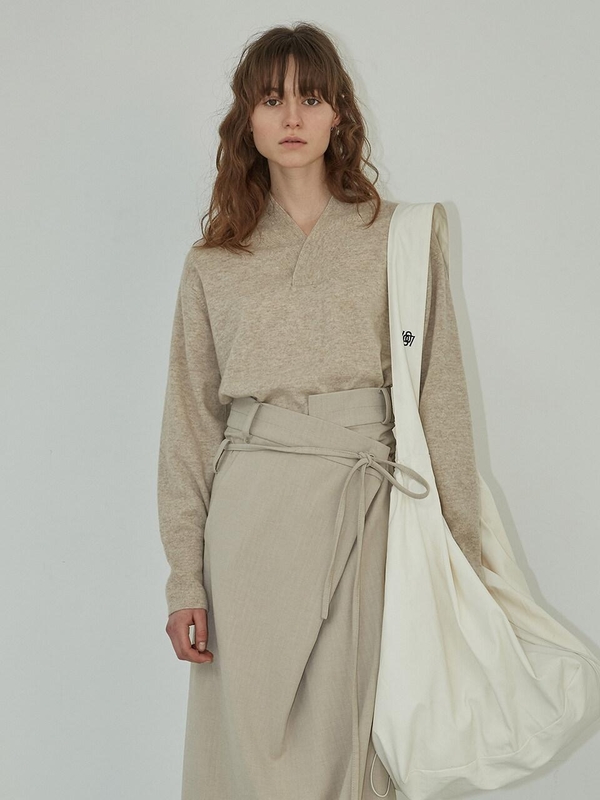 トップス LOW CLASSIC V-NECK LOGO KNIT TOP LOW CLASSIC|^|KNIT V-NECK TOP - LIGHT BEIGE | Garmentory