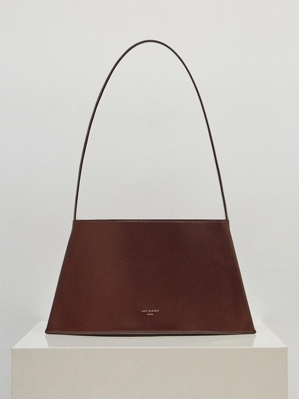★LOW CLASSIC★ NEW CURVE BAG BEIGE Designer fashion, Seoul-fully created | W Concept