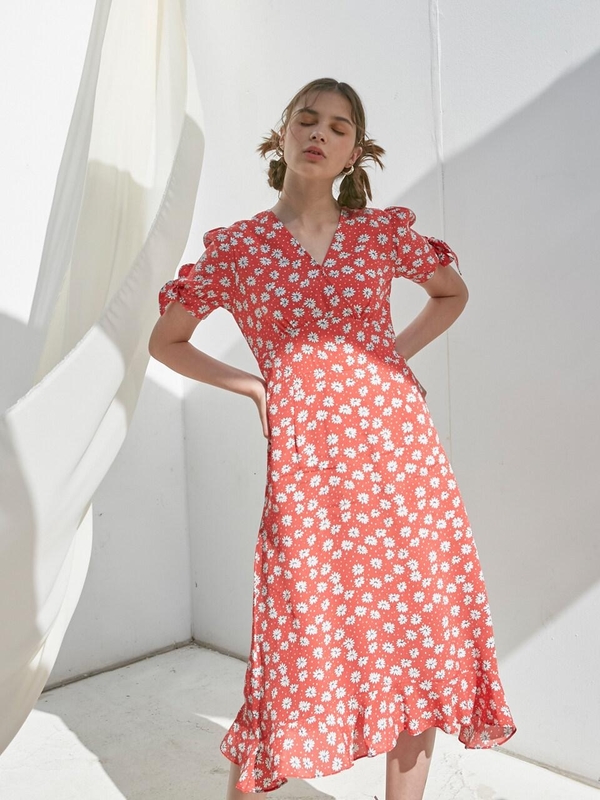 red dress with daisies