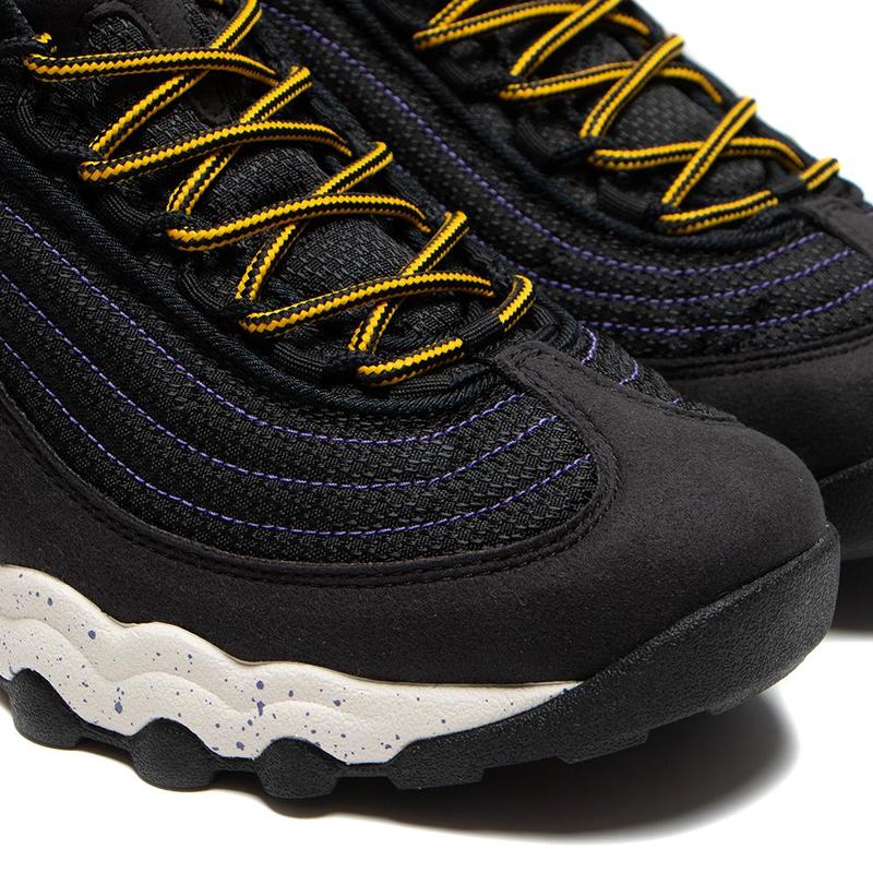 nike air skarn black university gold