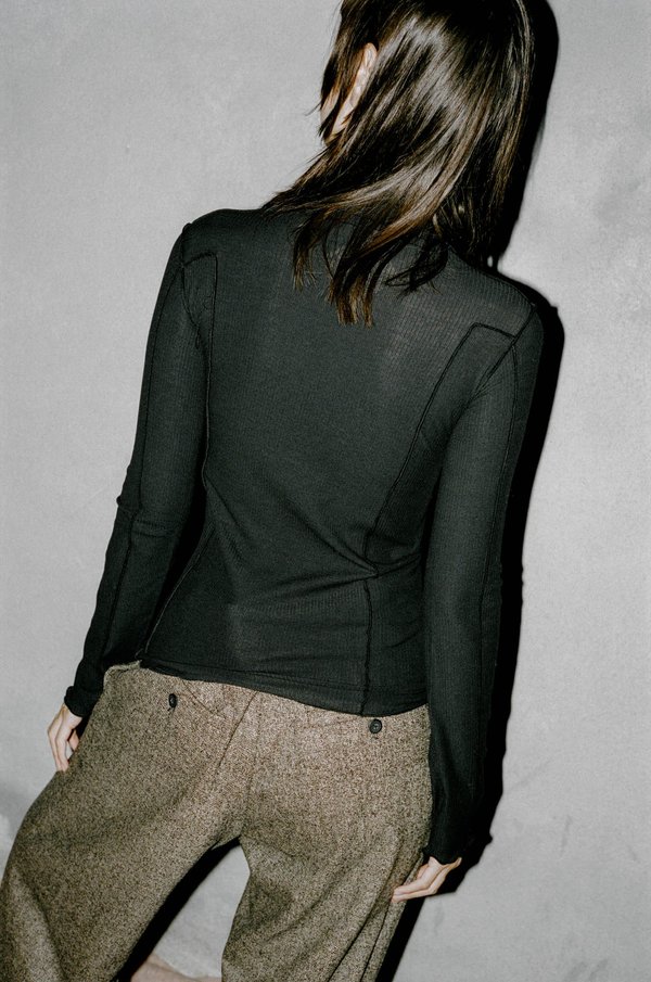 Baserange Omato Turtle Neck Baserange Omato Turtle Neck