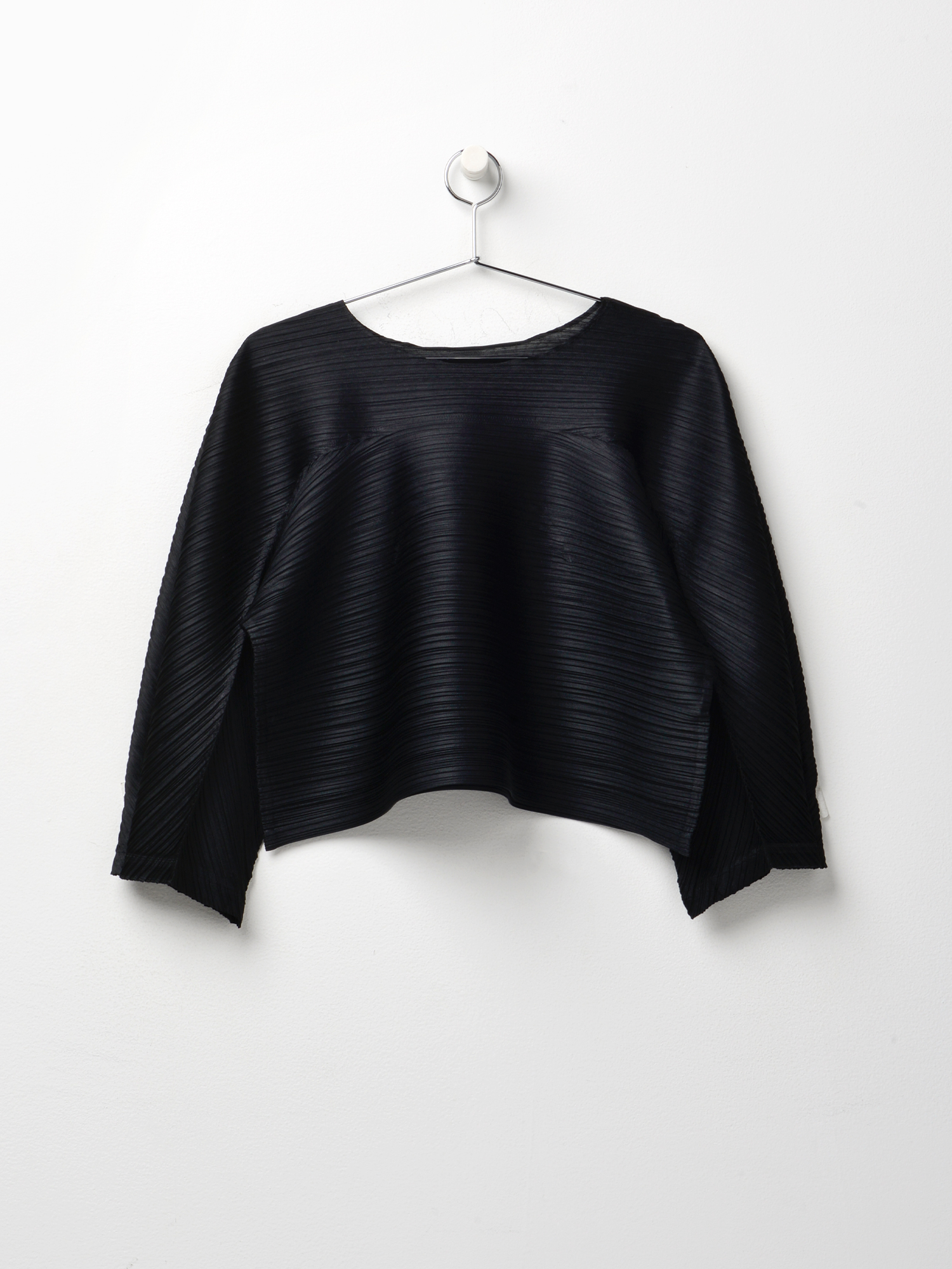 blackbymoussy！many tuck tops！ Black Posy Poplin Cropped Shirt | byTiMo