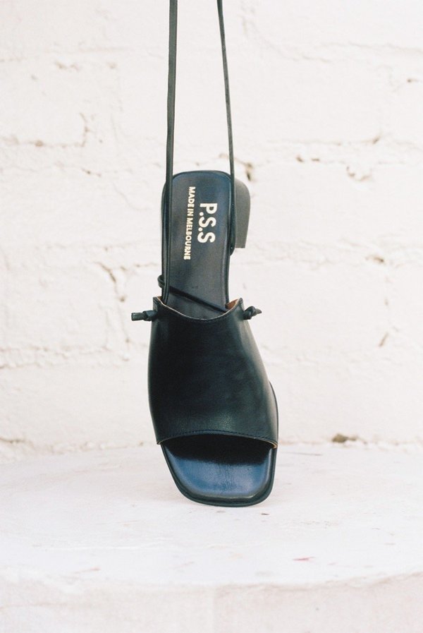BEFORE MARCH String mule - black nappa BEFORE MARCH String mule - black nappa