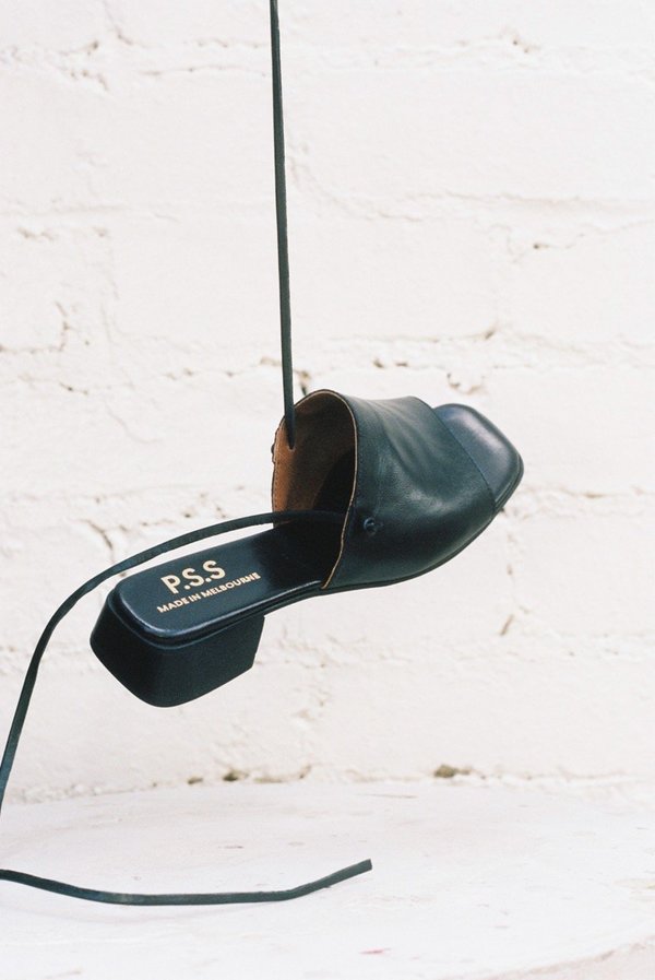 BEFORE MARCH String mule - black nappa BEFORE MARCH String mule - black nappa