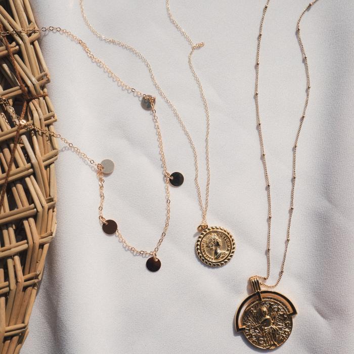 MOD + JO THE QUEEN COIN PENDANT NECKLACE Gold Garmentory