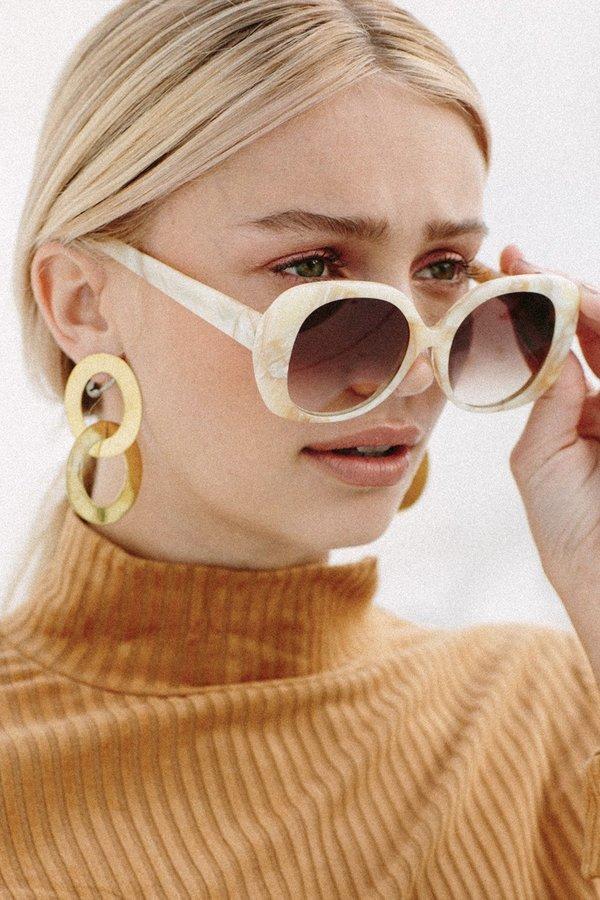 THE-RENDEZVOUS-SUNGLASSES---  display picture 2