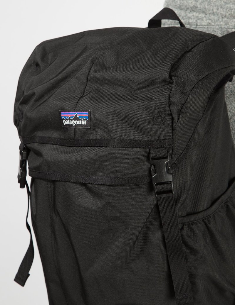 folios green patagonia black hole duffel 25L Backpack – usb c liter volume thats perfect COLOR:FXI Stella McCartney // Black