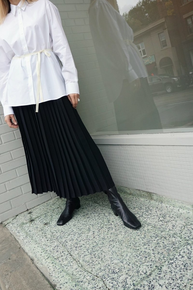 【送料&関税込】MM6 Maison Margiela Pleated Skirt Layered Pleated Long Skirt in Black | MM6 | Covet + Lou