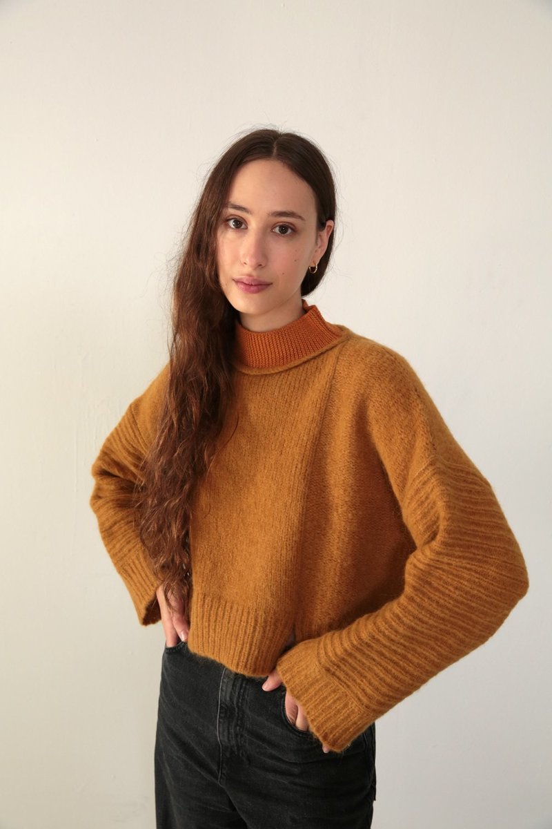 DAZA CROPPED PANEL SWEATER - CURRY