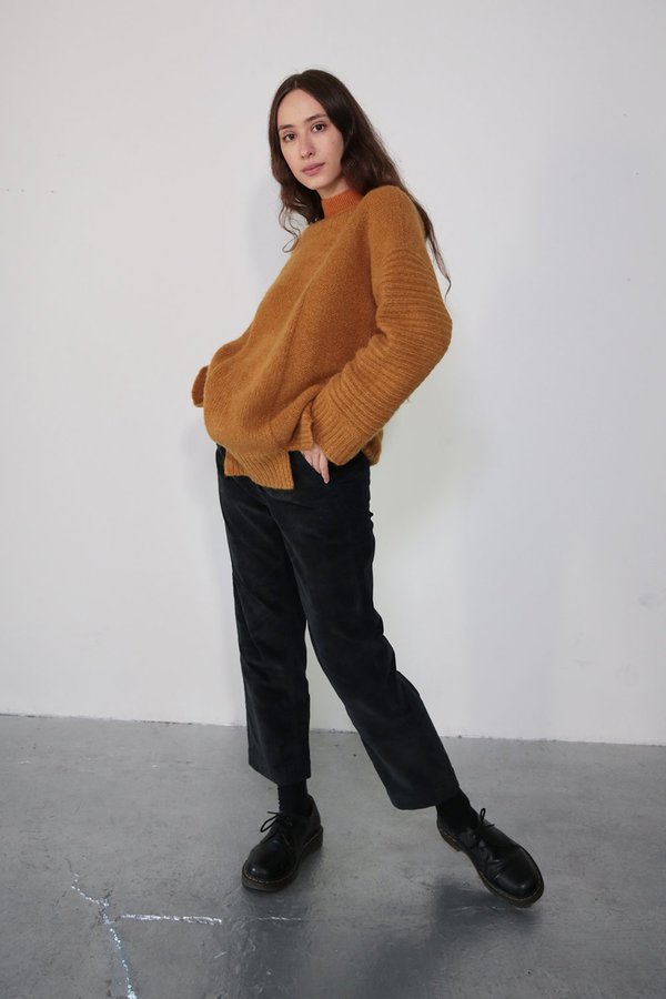 DAĒZA LONG PANEL SWEATER - CURRY DAĒZA LONG PANEL SWEATER - CURRY