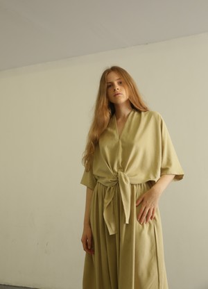 MIRANDA BENNETT KAHLO CROPPED TOP - BEIGE MIRANDA BENNETT KAHLO CROPPED TOP - BEIGE